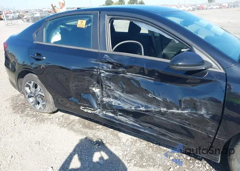 2021 Kia Forte Lxs z USA, uszkodzony, nr VIN 3KPF24AD8ME269860